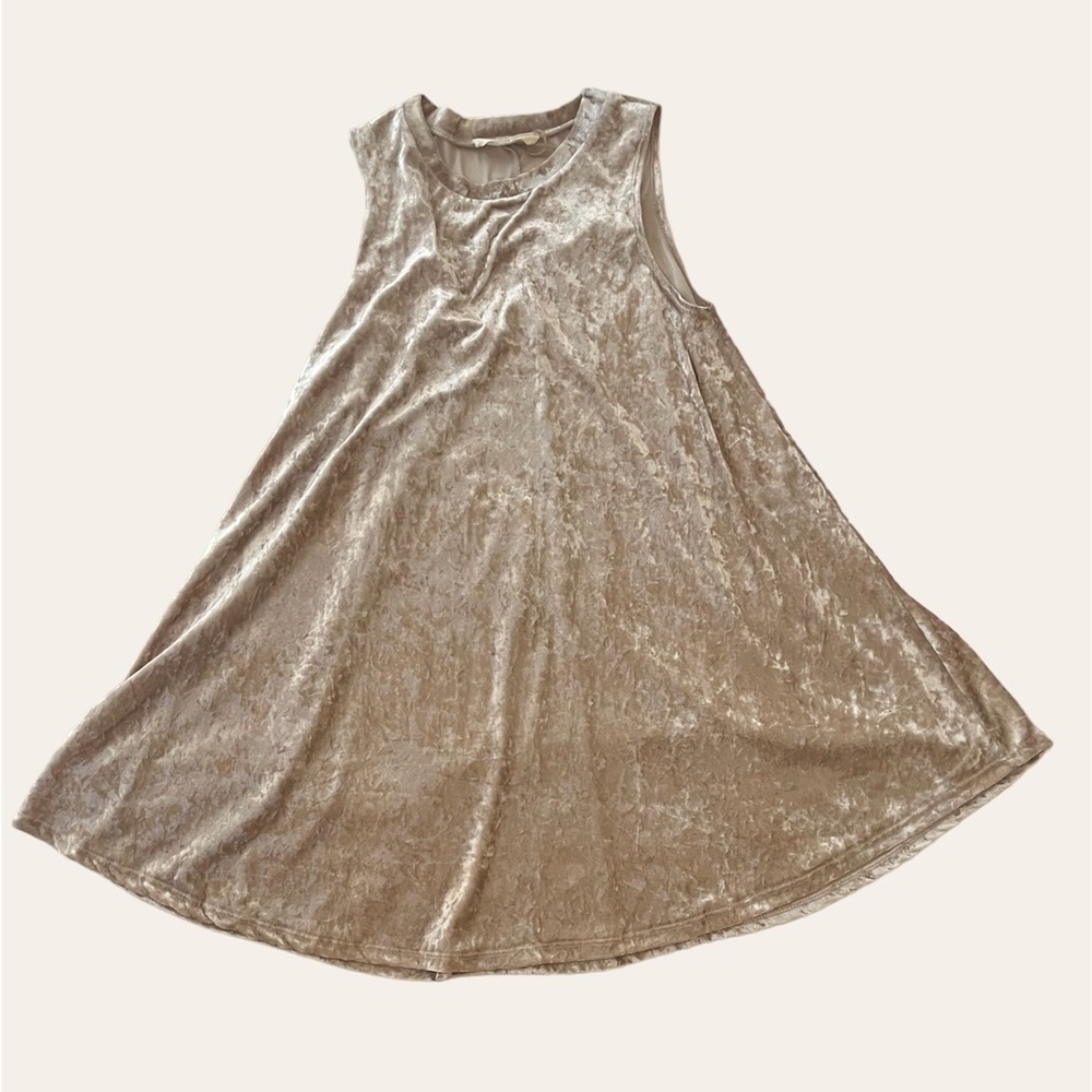 sleeveless velvet swing mini dress chic flowy shiny gold biege urban outfitters